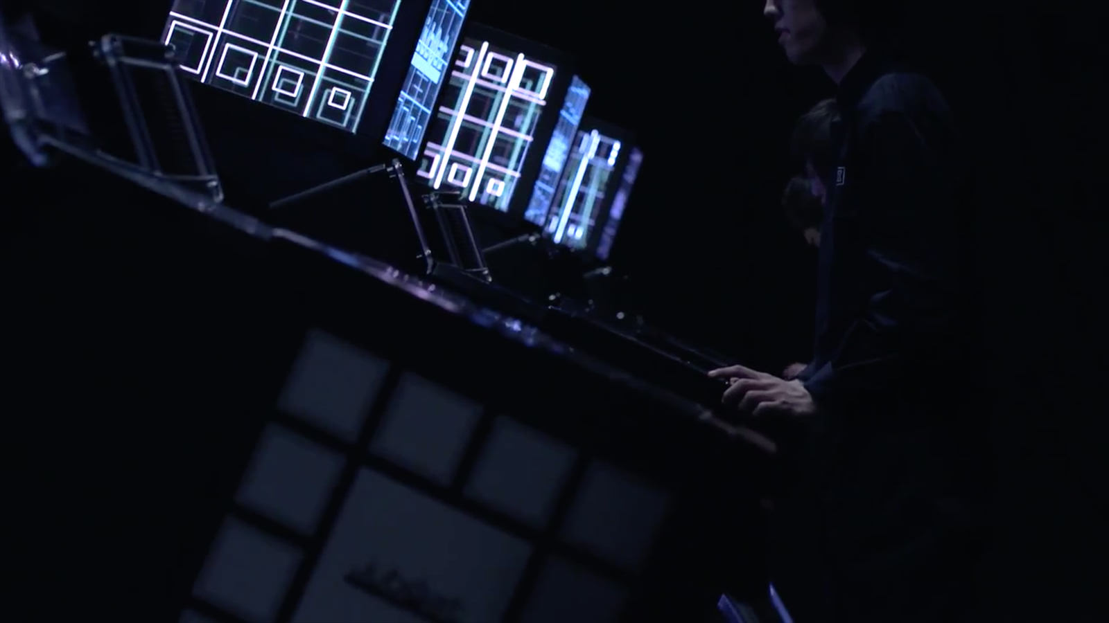 【奇跡の指使い】音ゲーの神プレイがそのままMVに。HaKU「think about you」