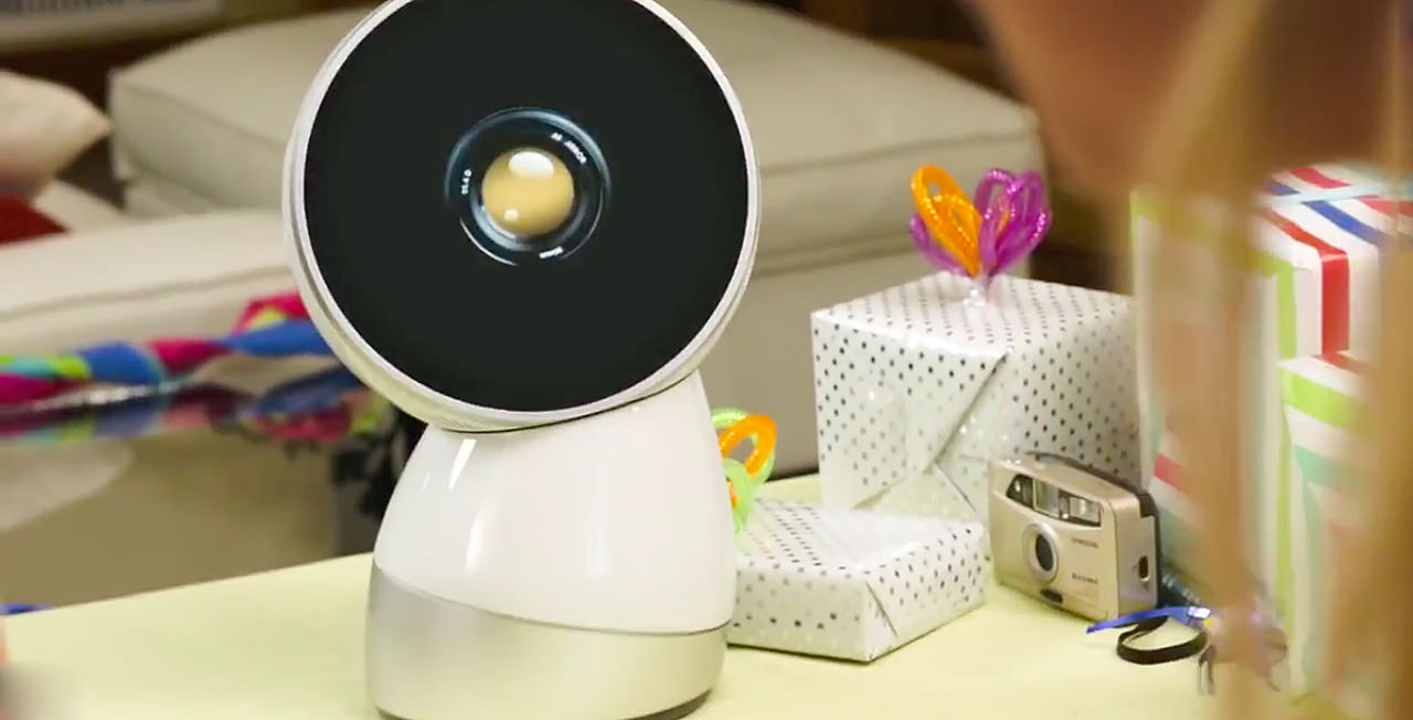 遂にロボットが家族の一員になる日が来た。会話できるかわいい目玉型ロボット「Jibo」
