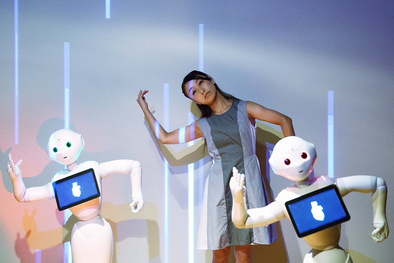 Pepperがランダムに動いても人間の真似に見えるのか?ロボットと人間のセッション「Love Session」