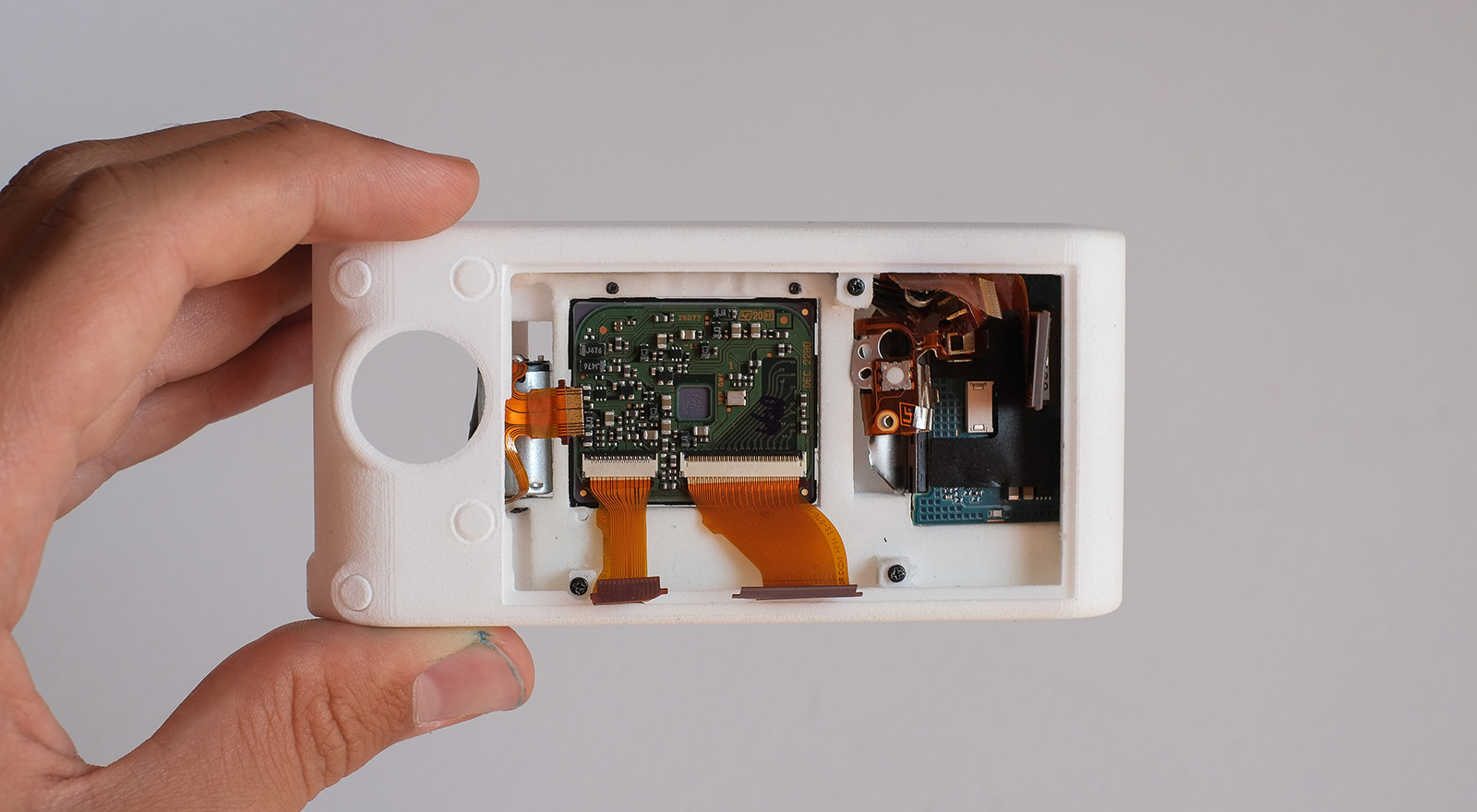 【夢実現】3Dプリンタを使ってフィルムカメラをデジカメ化する大改造「FRANKENCAMERA」