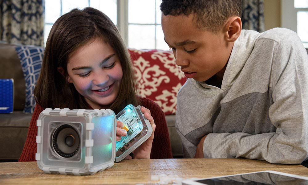 BOSEが子ども達のために作った自作スピーカーキット『BOSEbuild Speaker Cube』